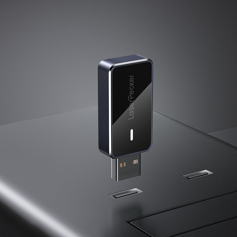 LaserPecker Bluetooth Adapter einstecken in Computer USB-Anschluss