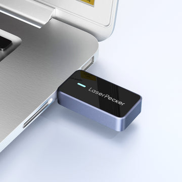 LaserPecker Bluetooth Adapter einstecken in Laptop USB-Anschluss
