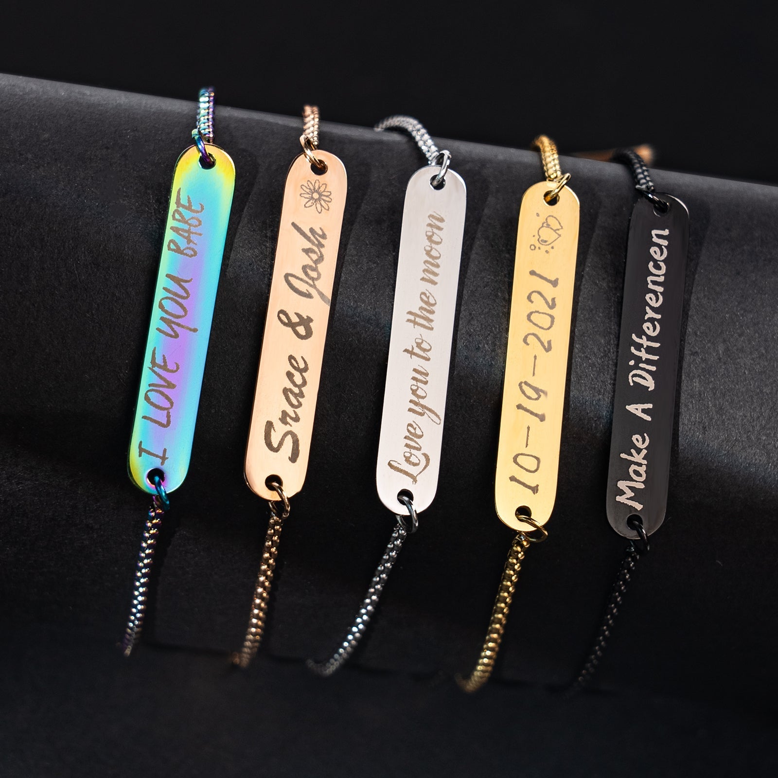 Armbänder mit Textgravuren in fünf Farben, Gold Silber Rosagold Schwarz Farbig