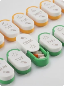 PETG-Pillenbox mit gravierten Wochentagsbeschriftungen