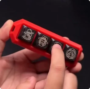 Fertiggestelltes 3D-gedrucktes Fidget-Objekt mit personalisierter Lasergravur