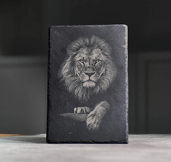 Lifelike lion artwork laser etched on black slate plaque by LaserPecker LP4.