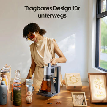 LaserPecker LP5 – tragbares Design für unterwegs, ideal für mobile Gravurjobs auf Kaffeebechern, Büchern und Geschenken.