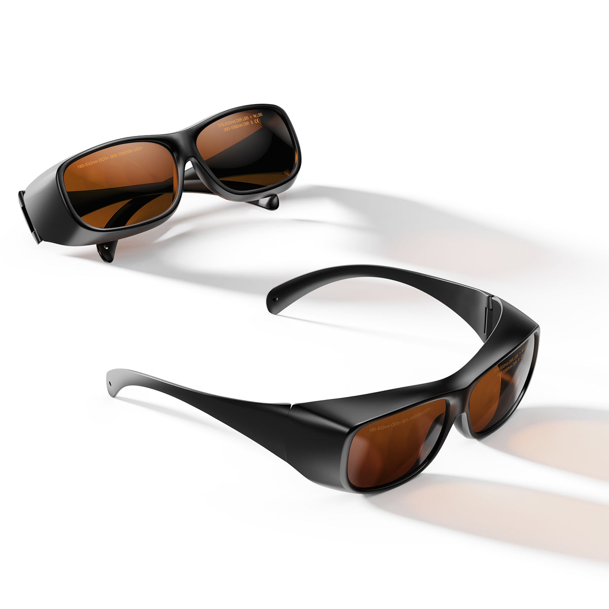 LaserPecker Sicherheitsbrille in Anwendung – schützt die Augen bei der Laserbearbeitung von Holz, Acryl und Metall.